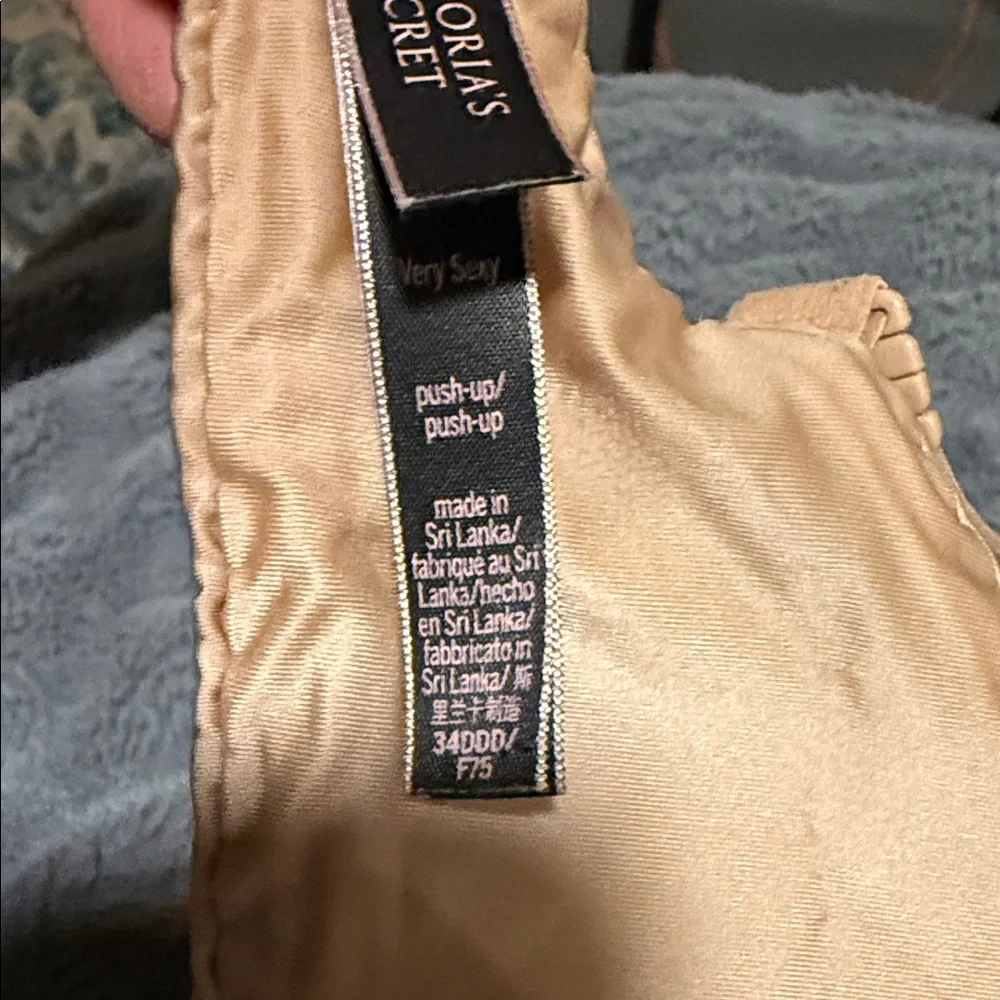 Victoria’s Secret very sexy push-up 34 DDD - Picture 2 of 5